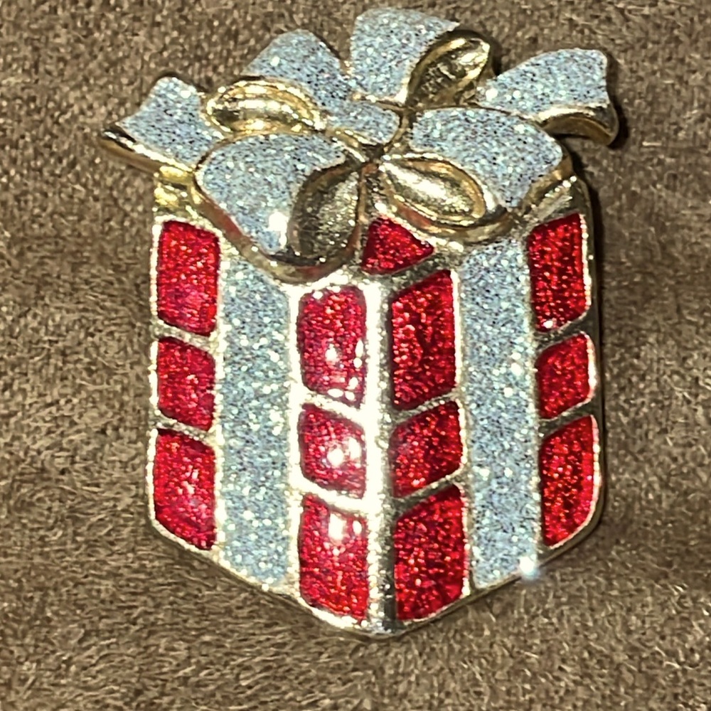 Vintage SFJ Gold Tone Gift Brooch With Crystals.